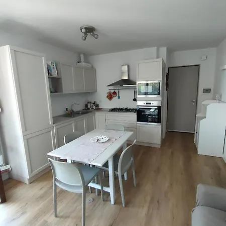 Apartment Dreaming *